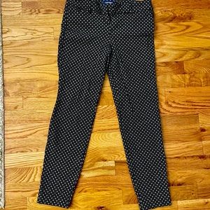 Old Navy Pixie Pant (size 2)